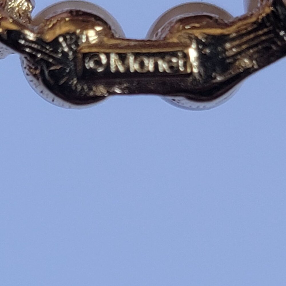 Vintage-Style Monet Wreath-Like Faux Pearls Brooch Pin - Picture 3 of 5